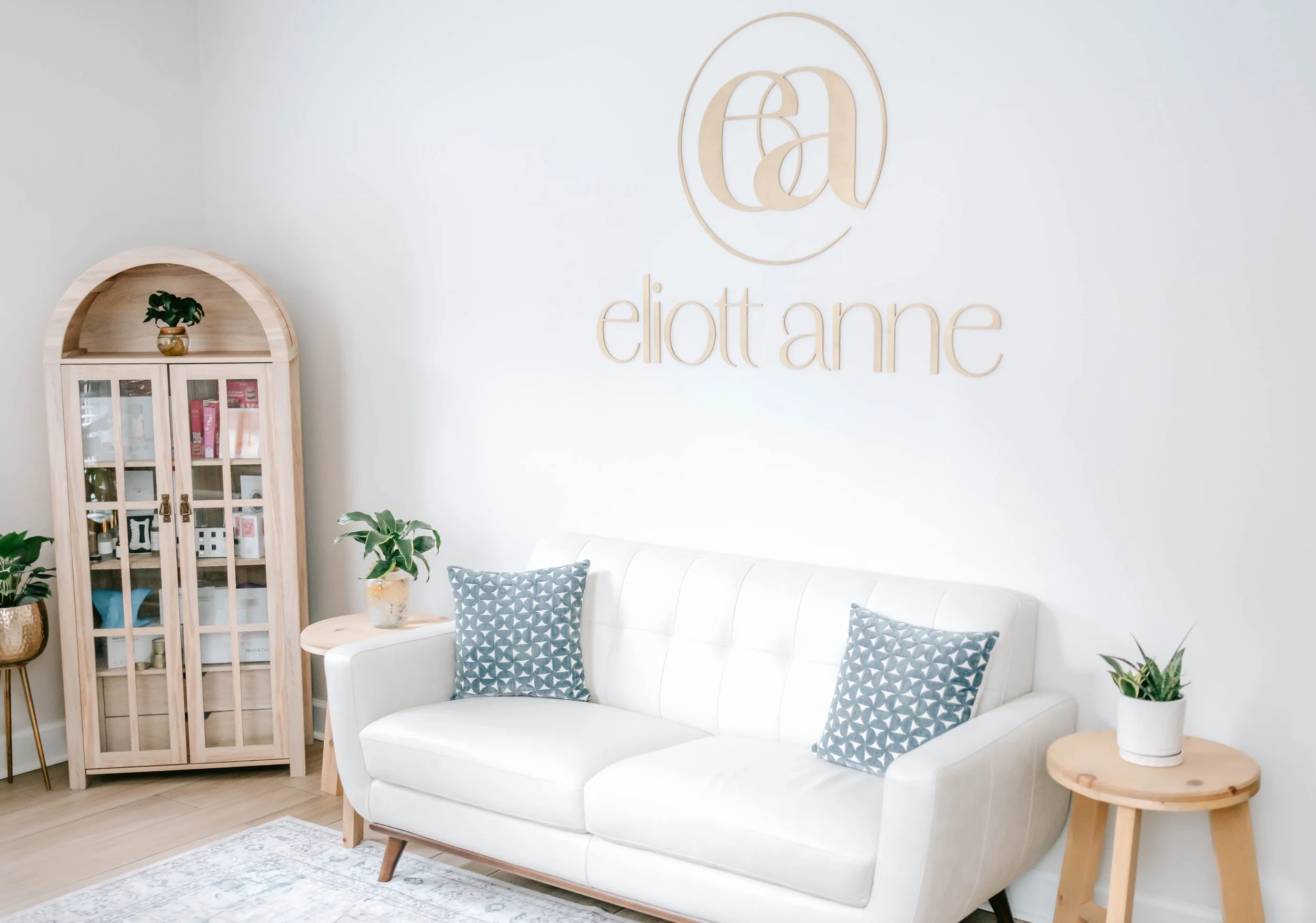 The eliott anne lounge